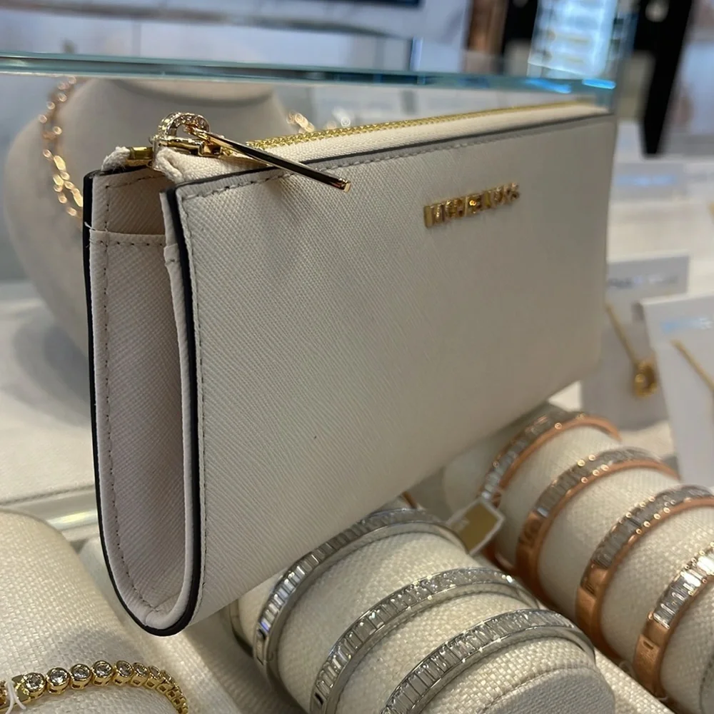 MICHAEL KORS Jet Set Travel Lg Saffiano Leather Quarter-Zip Wallet Light Cream